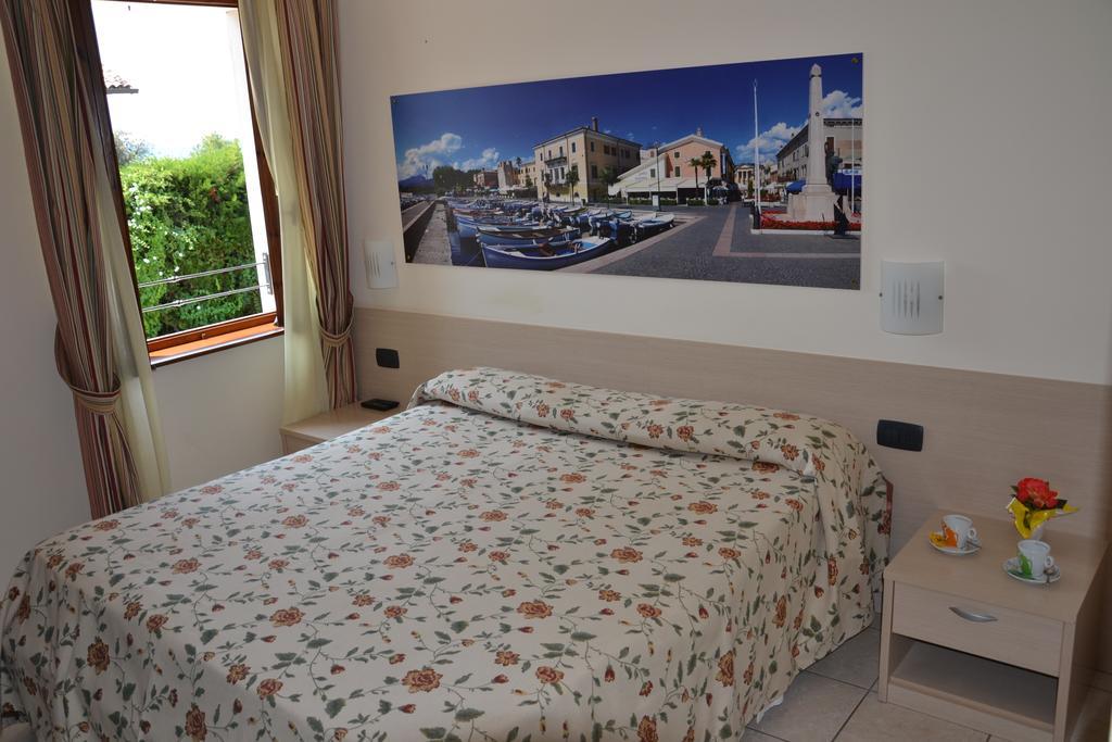 Locanda Le Palafitte Bardolino Habitación foto