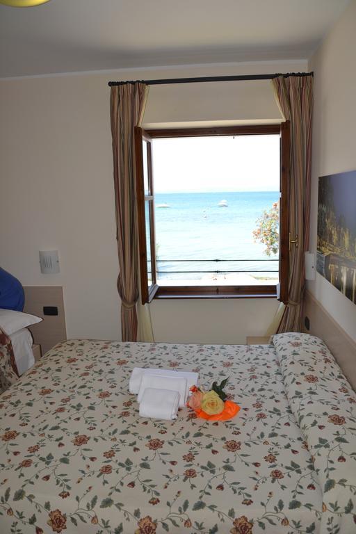 Locanda Le Palafitte Bardolino Habitación foto