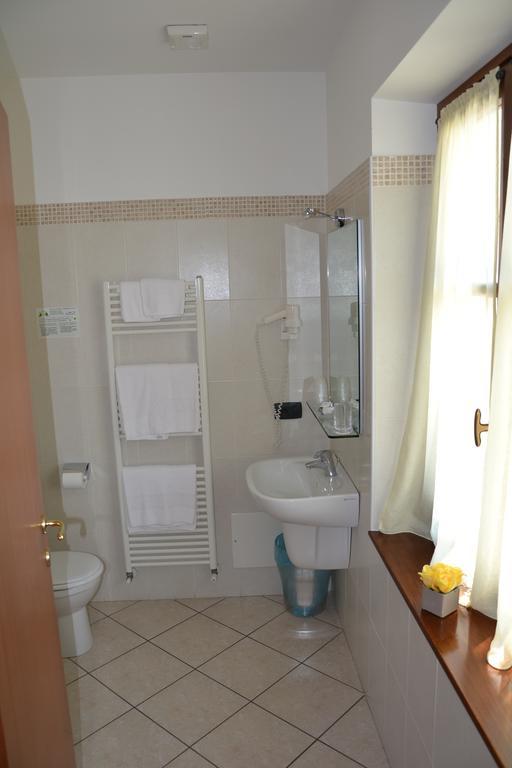 Locanda Le Palafitte Bardolino Habitación foto