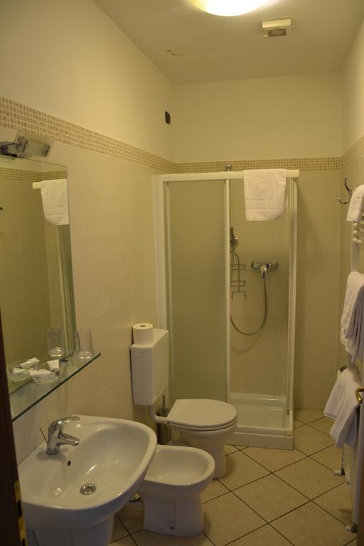 Locanda Le Palafitte Bardolino Habitación foto