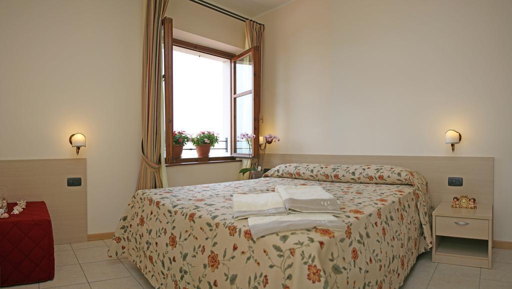 Locanda Le Palafitte Bardolino Habitación foto
